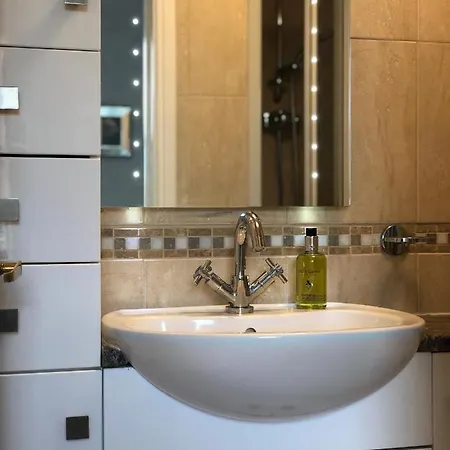 Parkfield House 4*