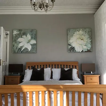 Parkfield House Bed & Breakfast 4*