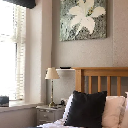 Parkfield House 4*