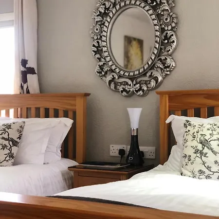 Parkfield House Bed and breakfast 4*